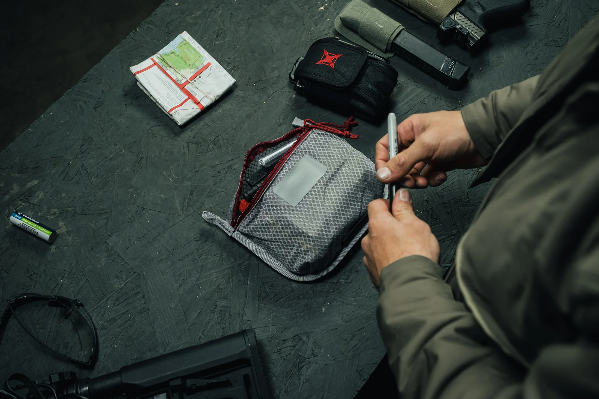 Overflow Mesh Pouch Medium - Image 11