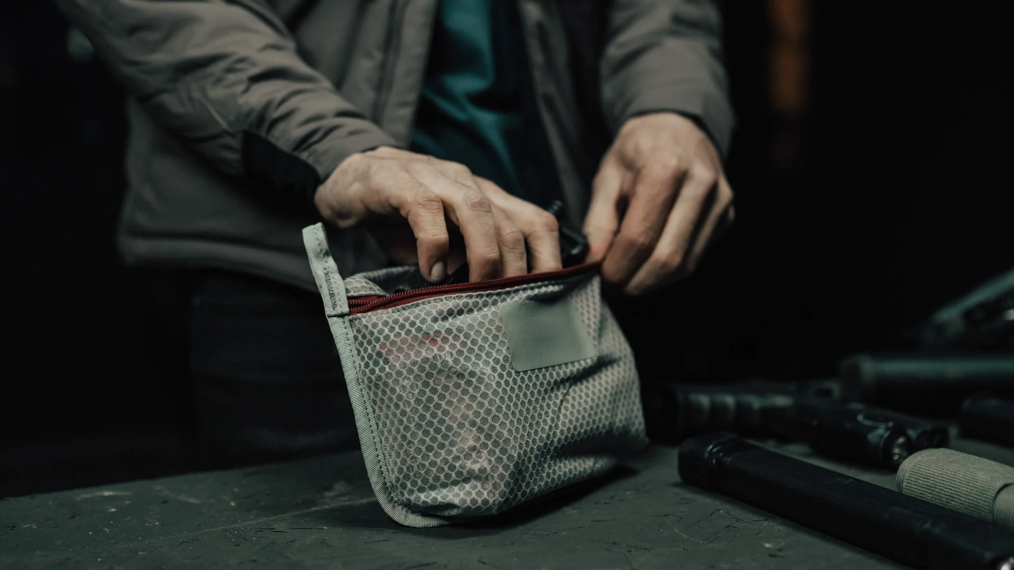 Overflow Mesh Pouch Medium - Image 4